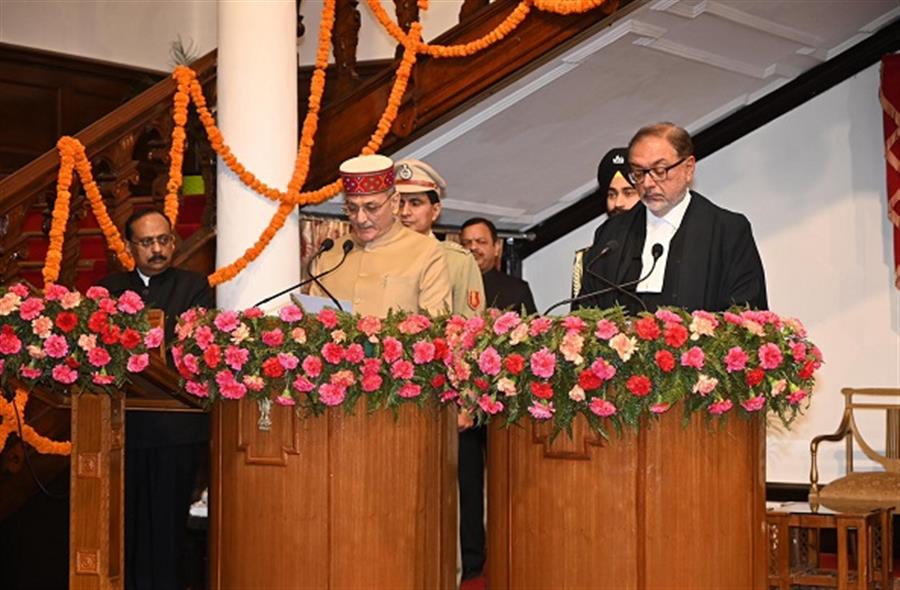 कविंदर गुप्ता ने ली हिमाचल प्रदेश के राज्यपाल के रूप में पद एवं गोपनीयता की शपथ