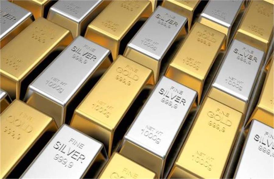 5,000 रुपए तक लुढ़की चांदी, सोने में भी आई भारी गिरावट, एक्सपर्ट बोले- यह खरीदारी का सही समय