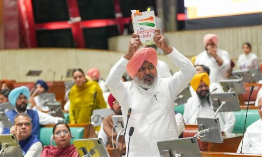 किसी को ‘बंधुआ मजदूर’ कहकर अपमानित करना पंजाब के मेहनतकश लोगों के सम्मान का अपमान: हरपाल सिंह चीमा