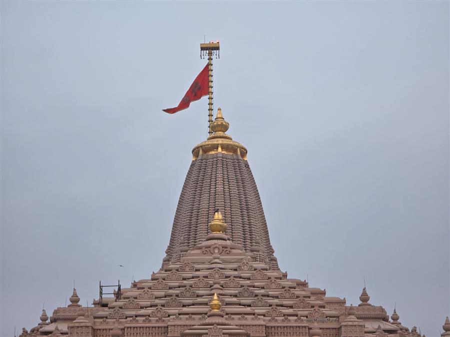 हिंदू नववर्ष पर राम मंदिर के शिखर पर नया ध्वज फहराया गया