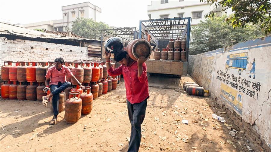 PMUY से देश में लगभग हर घर तक पहुंचा LPG कनेक्शन, करीब 10.56 करोड़ पीएमयूवाई कनेक्शन