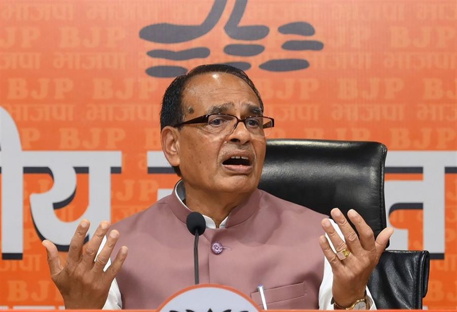 कृषि मंत्री की बड़ी बैठक: खाद आपूर्ति सुचारू रखने और जमाखोरी व कालाबाजारी रोकने के निर्देश