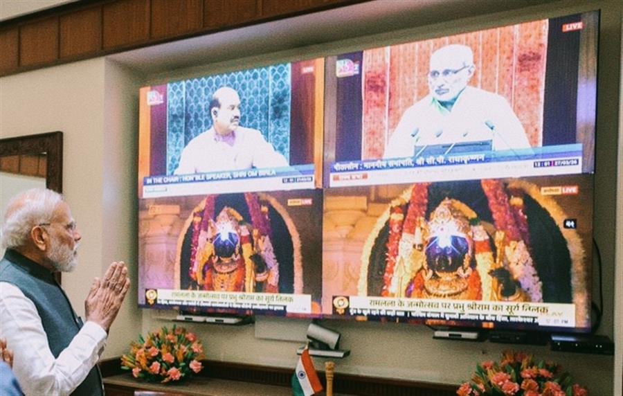 अयोध्या में रामलला का सूर्य तिलक, पीएम मोदी ने किया दर्शन