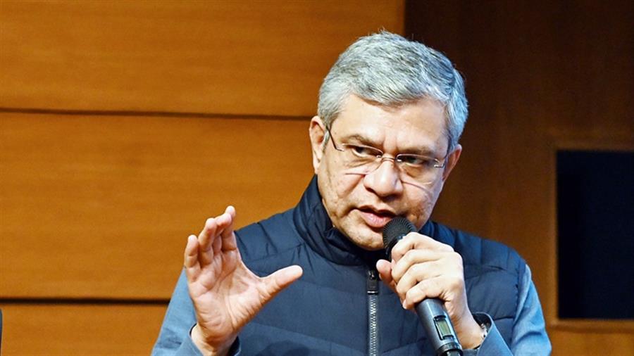 रेलवे में यात्रियों की सुविधा सर्वोच्च प्राथमिकता: अश्विनी वैष्णव