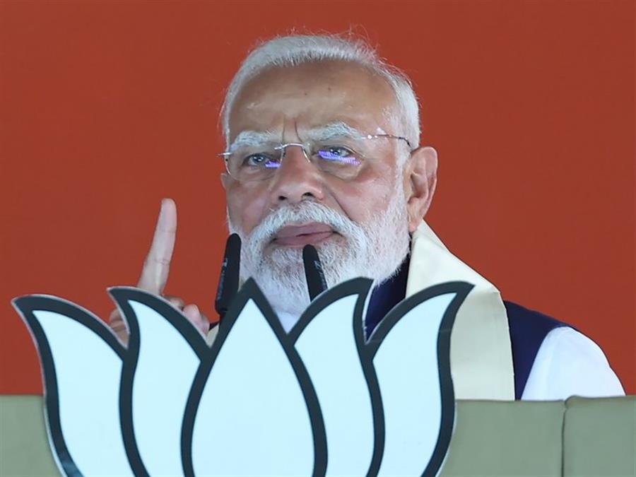 सामाजिक सुरक्षा और पेंशन योजनाएं लोगों को सम्मान और आर्थिक सुरक्षा देने की हमारी प्रतिबद्धता को दर्शाती हैं: पीएम मोदी