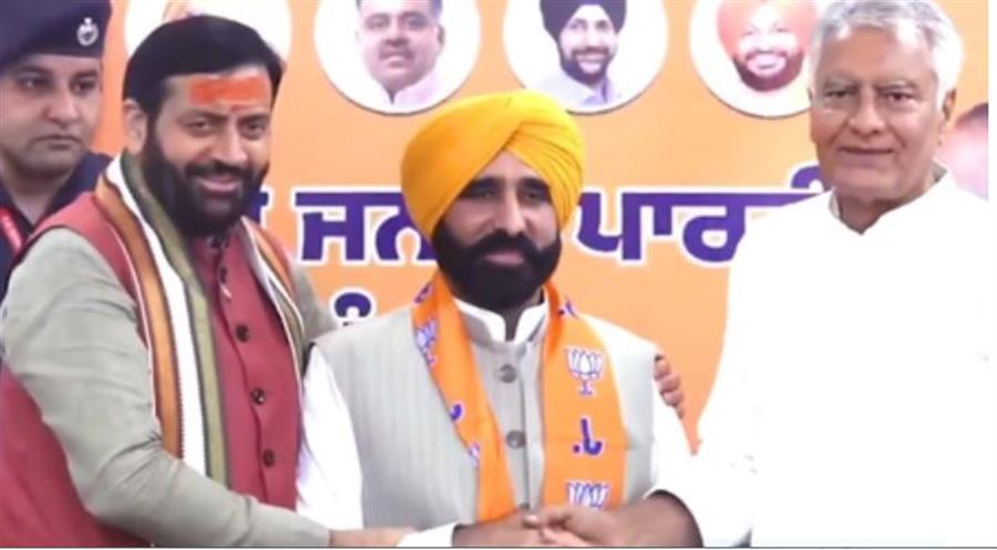 पंजाब सीएम भगवंत मान के भाई ने भाजपा का दामन थामा, नायब सिंह सैनी और सुनील जाखड़ ने किया स्वागत