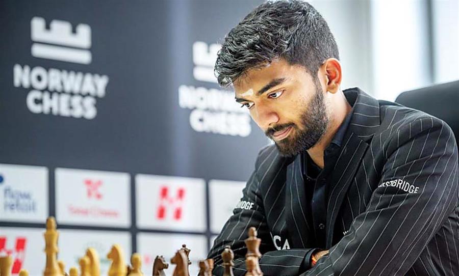 गुकेश लगातार तीसरा मैच हारे, चौथे राउंड में कार्लसन ने दी मात, स्टैंडिंग में सबसे निचले स्थान पर आए