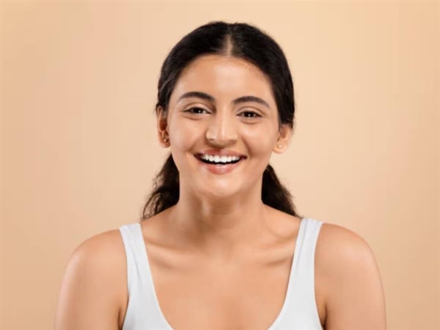 ऑयली स्किन फेस दिख रहा बेरंग तो लगाएं ये फेस पैक, शीशे में निहारेंगे चमकता चेहरा
