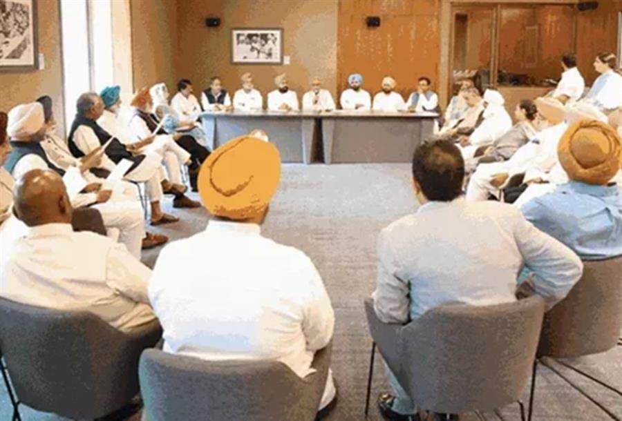 पंजाब कांग्रेस में महामंथन : 4 दिन में दूसरी हाई-लेवल मीटिंग, सोशल इंजीनियरिंग का कैलकुलेटर और कैप्टन की घर वापसी की सुगबुगाहट