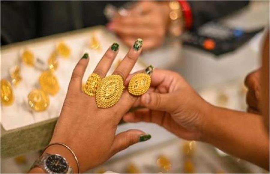 Sone-Chandi ka bhav: लगातार दूसरे दिन सस्ता हुआ सोने-चांदी, MCX पर ₹1,54,800 से फिसला सोने का भाव