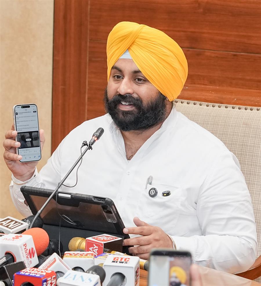 भाजपा ने 2018 के पुराने वीडियो को नया बताकर किया पोस्ट; भगवंत मान सरकार के कार्यकाल में गांव जल्ला के सरकारी स्कूल की बदली तस्वीर—स्मार्ट पैनल, स्वच्छ शौचालय, वाई-फाई और शुद्ध पेयजल जैसी सुविधाएं उपलब्ध: हरजोत सिंह बैंस