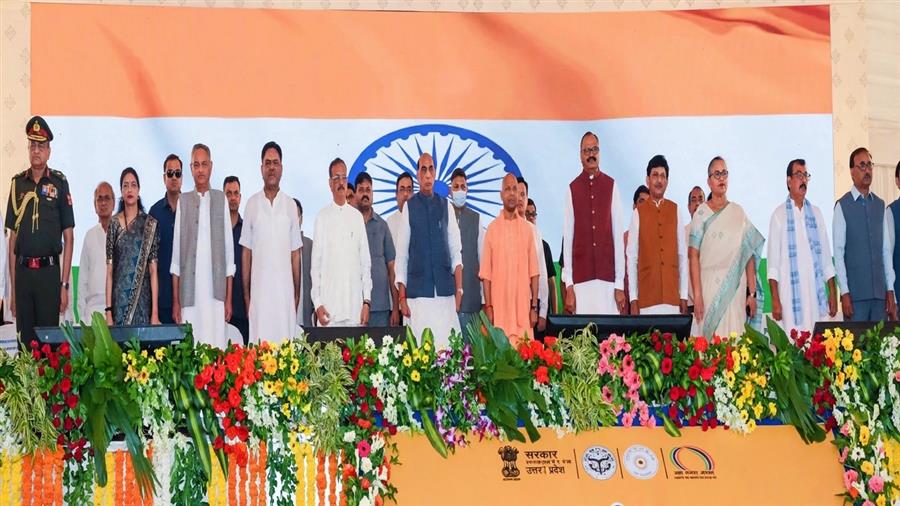 लखनऊ छावनी को मिलेंगी आधुनिक सुविधाएं, राजनाथ सिंह और योगी आदित्यनाथ ने 100 करोड़ रुपए से अधिक की 14 परियोजनाओं की रखी नींव