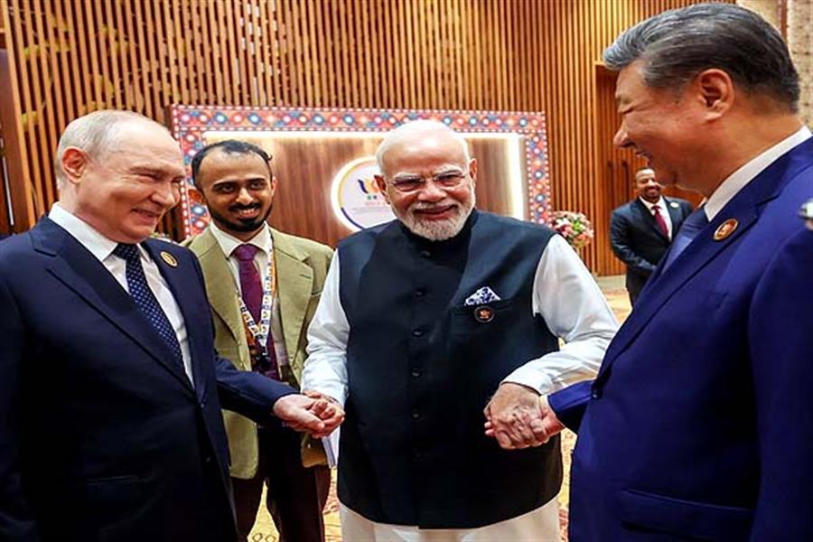 BRICS में दिखी 'पावर तिकड़ी' : एक फ्रेम में मोदी, पुतिन और शी