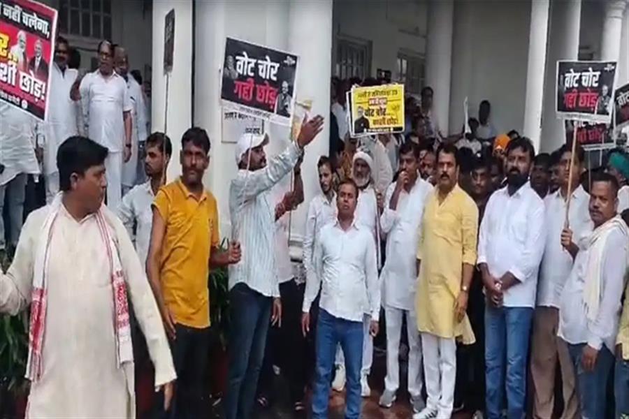 CEC ज्ञानेश कुमार के इस्तीफे की मांग को लेकर कांग्रेस का देशभर में प्रदर्शन, दिल्ली-पटना में मार्च