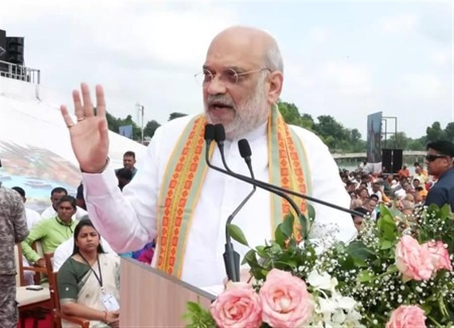 गृह मंत्री अमित शाह ने LNG से चलने वाली देश की पहली ट्रेन को दिखाई हरी झंडी