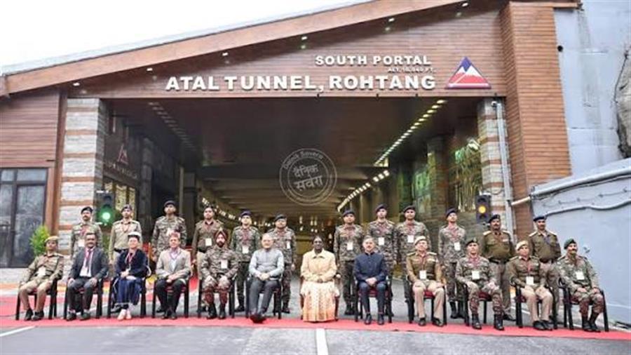 Kullu: राष्ट्रपति द्रौपदी मुर्मू ने निहारी अटल टनल, बताया वैश्विक स्तर का इंजीनियरिंग चमत्कार