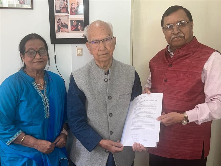 पलमपुर में अखिल भारतीय वरिष्ठ नागरिक महासंघ प्रतिनिधिमंडल ने शांता कुमार जी से की मुलाकात