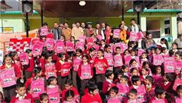 जन्मदिन पर शाहपुर विधायक का बड़ा कदम, सरकारी स्कूल के छात्रों को बांटे 150 डेस्क व158 बैग