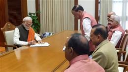 पीएमओ के नए दफ्तर 'सेवा तीर्थ' से प्रधानमंत्री का पहला फैसला, मोदी ने इन फाइलों पर किए साइन