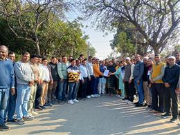 पेंशन बहाली संघर्ष समिति  ने पुरानी पेंशन बहाली हेतु  मुख्यमंत्री आवास कुरुक्षेत्र पहुंचकर मुख्यमंत्री के नाम ज्ञापन सौंपा