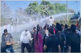 पंचकूला में HPSC मुख्यालय का घेराव करने निकली युवा कांग्रेस, पुलिस ने प्रदर्शनकारियों पर वाटर कैनन से छोड़ा पानी, माहौल तनावपूर्ण