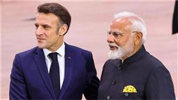 Modi-Macron meeting: लोक भवन में पीएम मोदी और फ्रांस के राष्ट्रपति इमैनुएल मैक्रॉन के बीच हुई खास मुलाकात