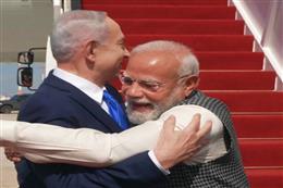 इजराइल दौरे पर पहुंचे पीएम मोदी, पीएम नेतन्याहू ने ‘अपने मित्र’ का किया गर्मजोशी से स्वागत