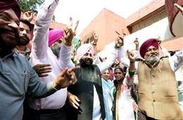 *आप पंजाब ने अरविंद केजरीवाल और आप नेताओं के हक में अदालत के फैसले का चंडीगढ़ में मनाया जश्न*