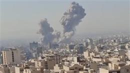 Israel attack On Iran: इजरायल का ईरान पर बड़ा हमला, सायरन बजाकर नागरिकों को बंकरों में जाने की हिदायत