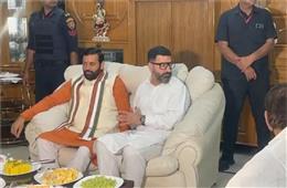 Sirsa में सियासी शिष्टाचार: कांग्रेस विधायक गोकुल सेतिया के घर पहुँचे सीएम सैनी, विकास और रिश्तों पर हुई बात