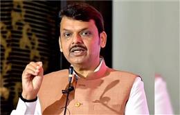 कांग्रेस लोगों में भय का माहौल बना रही है, पर्याप्त मात्रा में LPG उपलब्ध है : फडणवीस