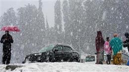 HP Weather: हिमाचल में कई स्थानों पर तीन दिन होगी बारिश और बर्फबारी, ऑरेंज अलर्ट जारी