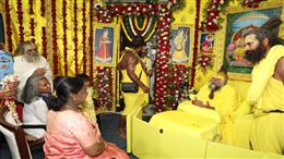 राष्ट्रपति द्रौपदी मुर्मु ने वृंदावन में संत प्रेमानंद महाराज से भेंट कर अध्यात्म और जनकल्याण पर चर्चा की