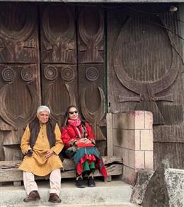 कोहिमा ट्रिप पर शबाना आजमी ने शेयर की जावेद अख्तर संग खूबसूरत तस्वीर