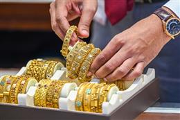 लगातार दो दिनों की गिरावट के बाद सोने में लौटी तेजी, चांदी भी 10 हजार रुपए से अधिक महंगी हुई