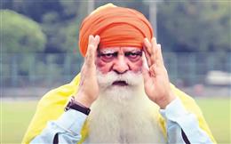 पूर्व क्रिकेटर योगराज सिंह की अभिषेक शर्मा को फटकार, ध्यान भटकेगा, तो यही होगा