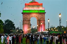 इंडिया गेट-कर्तव्य पथ पर भीड़ कम करने के लिए सख्ती शुरू, रेड लाइट कैमरों से होगा चालान