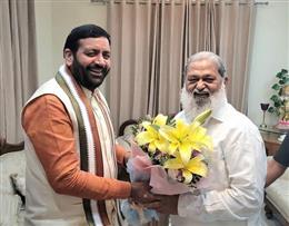 मुख्यमंत्री नायब सैनी ने ऊर्जा मंत्री अनिल विज के अंबाला छावनी स्थित आवास पर पहुंच उनका हालचाल जाना