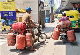 घरेलू एलपीजी, पेट्रोल और डीजल की कीमतें नहीं बढ़ी: केंद्र सरकार