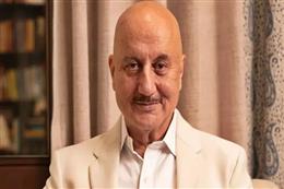 थिएटर एक आईना है, जहां लोग मुझे नहीं, अपनी संभावनाओं को देखते हैं : अनुपम खेर