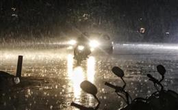 एमपी में कुदरत का 'सफेद' कहर; ओलावृष्टि और तूफानी बारिश ने तोड़ा 50 साल का रिकॉर्ड; ग्वालियर में 2.5 सेमी के ओलों ने मचाई तबाही