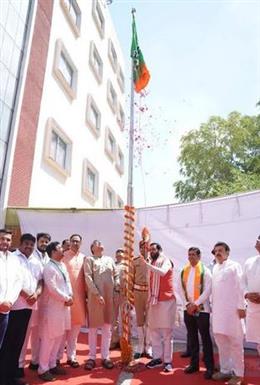 भाजपा के स्थापना दिवस पर गुरुग्राम में हुआ प्रदेश स्तरीय कार्यक्रम, मुख्यमंत्री, प्रदेश अध्यक्ष और प्रदेश प्रभारी ने फहराया पार्टी का झंडा