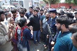 प्रदेश सरकार आगजनी से पीडि़त परिवारों के साथ है मजबूती से खड़ी : गौरव गौतम