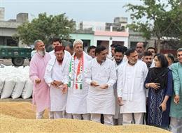 गलत नीतियों की मार झेल रहा किसान, संकट गहराया : राव नरेंद्र सिंह