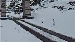 Himachal SnowFall: लाहुल-स्पीति में बस सेवाएं बंद, बारिश-बर्फबारी कुल्लू में भी बिगड़े हालात