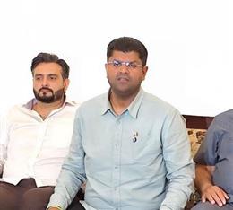 मंडियों में फसल खरीद की व्यवस्था विफल, भुगतान और बारिश से नुकसान की भरपाई में देरी : दुष्यंत चौटाला