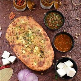 पंचकूला में अमृतसरी स्वाद का प्रीमियम ठिकाना: बंसल अमृतसरी कुलचा