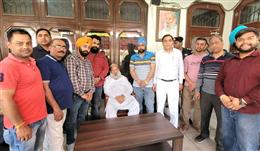 ऊर्जा मंत्री अनिल विज के प्रयासों से तह-बाजारी के दुकानदारों को मिला दुकानों का मालिकाना हक, रजिस्ट्रियां हुई