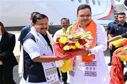 भाजपा अध्यक्ष नितिन नबीन का राजस्थान दौरा : जयपुर एयरपोर्ट पर CM भजनलाल शर्मा ने किया स्वागत