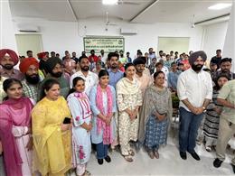स्नेहिल मुलाकात से छत्तबीड़ चिड़ियाघर में गूंजी बच्चों की मुस्कानें